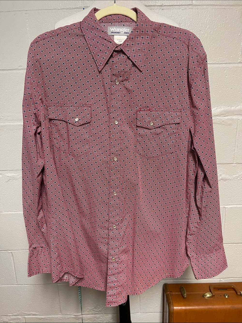 Wrangler Men's Button-Down Shirt in red & blue with Small Print